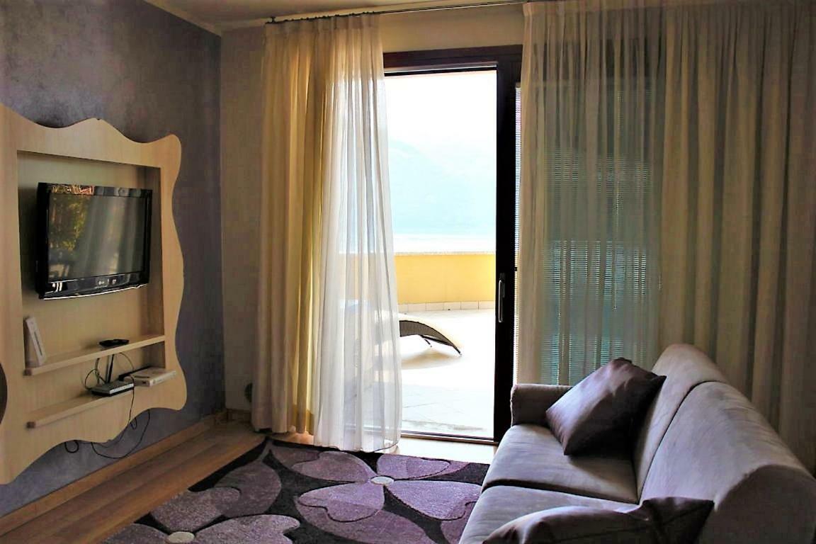 Il Castello Di Lovere Hotel Exterior photo